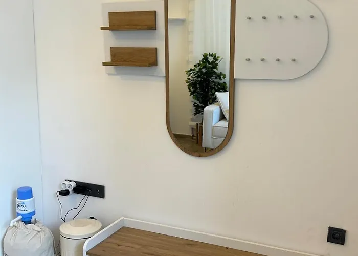 Bright Modern Flat - Pool & Garden Near Shops