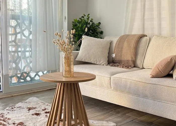 Apartamento Bright Modern Flat - Pool & Garden Near Shops *