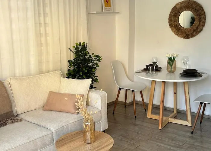 Apartamento Bright Modern Flat - Pool & Garden Near Shops *
