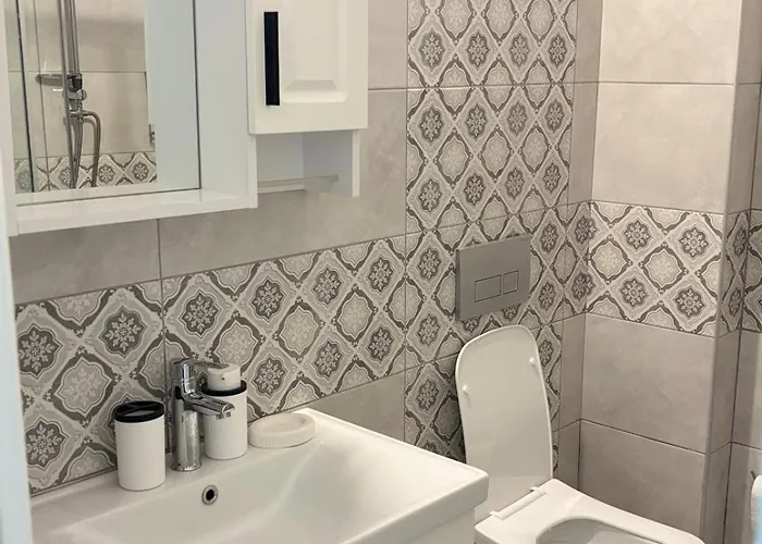 Apartamento Bright Modern Flat - Pool & Garden Near Shops