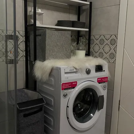 Bright Modern Flat - Pool & Garden Near Shops *