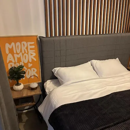 Bright Modern Flat - Pool & Garden Near Shops Apartament *