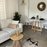 Bright Modern Flat - Pool & Garden Near Shops Fethiye