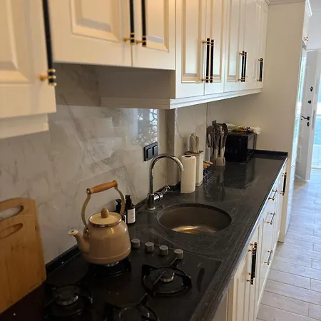 Bright Modern Flat - Pool & Garden Near Shops דירה *