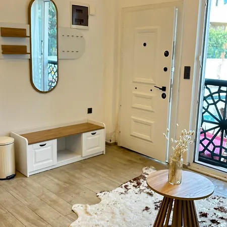 Bright Modern Flat - Pool & Garden Near Shops Apartman Fethiye