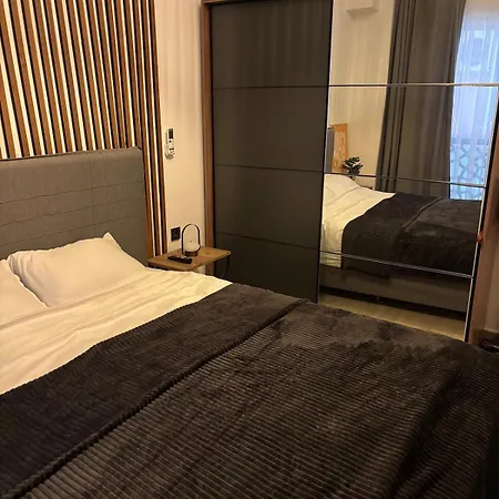 Bright Modern Flat - Pool & Garden Near Shops Daire *