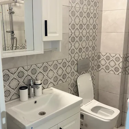 Appartement Bright Modern Flat - Pool & Garden Near Shops